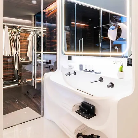 Hotel Romeo