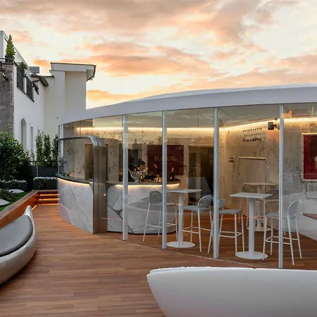 Hotel Romeo