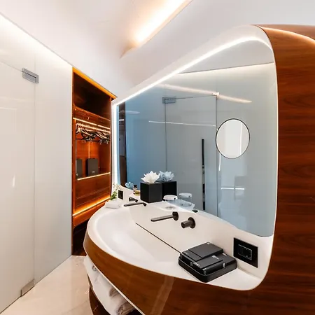 Romeo Hotel