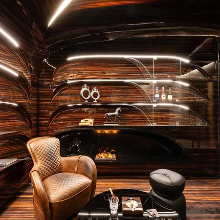 Hotel Romeo 5*